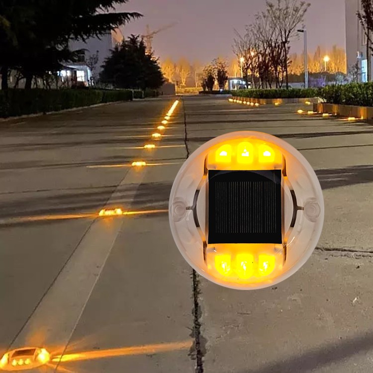 Solar road studs